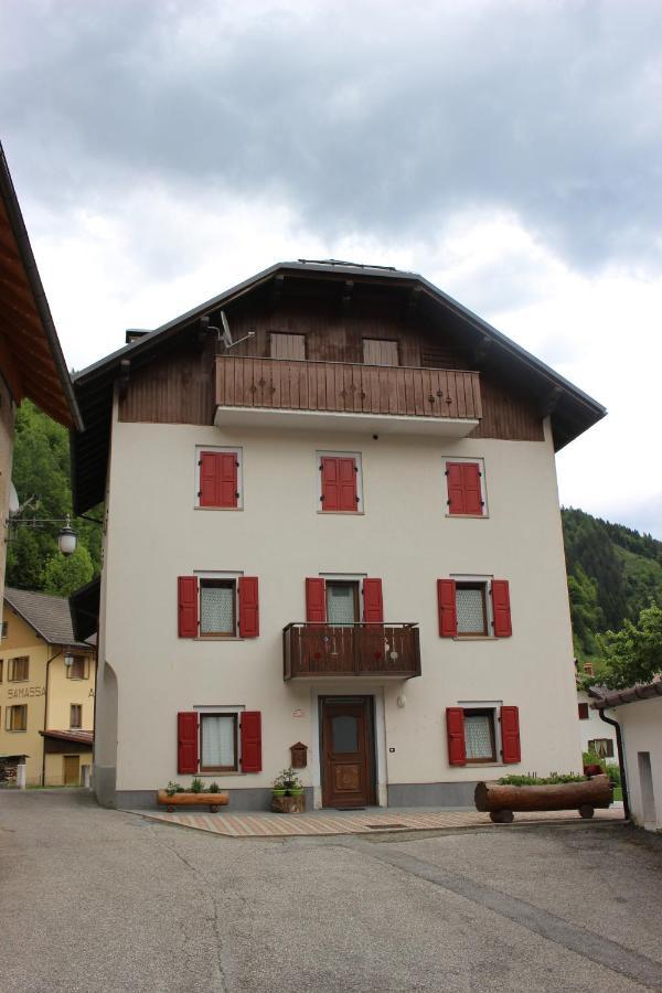 Durmi E Insumiasci Bed & Breakfast Forni Avoltri Exterior photo